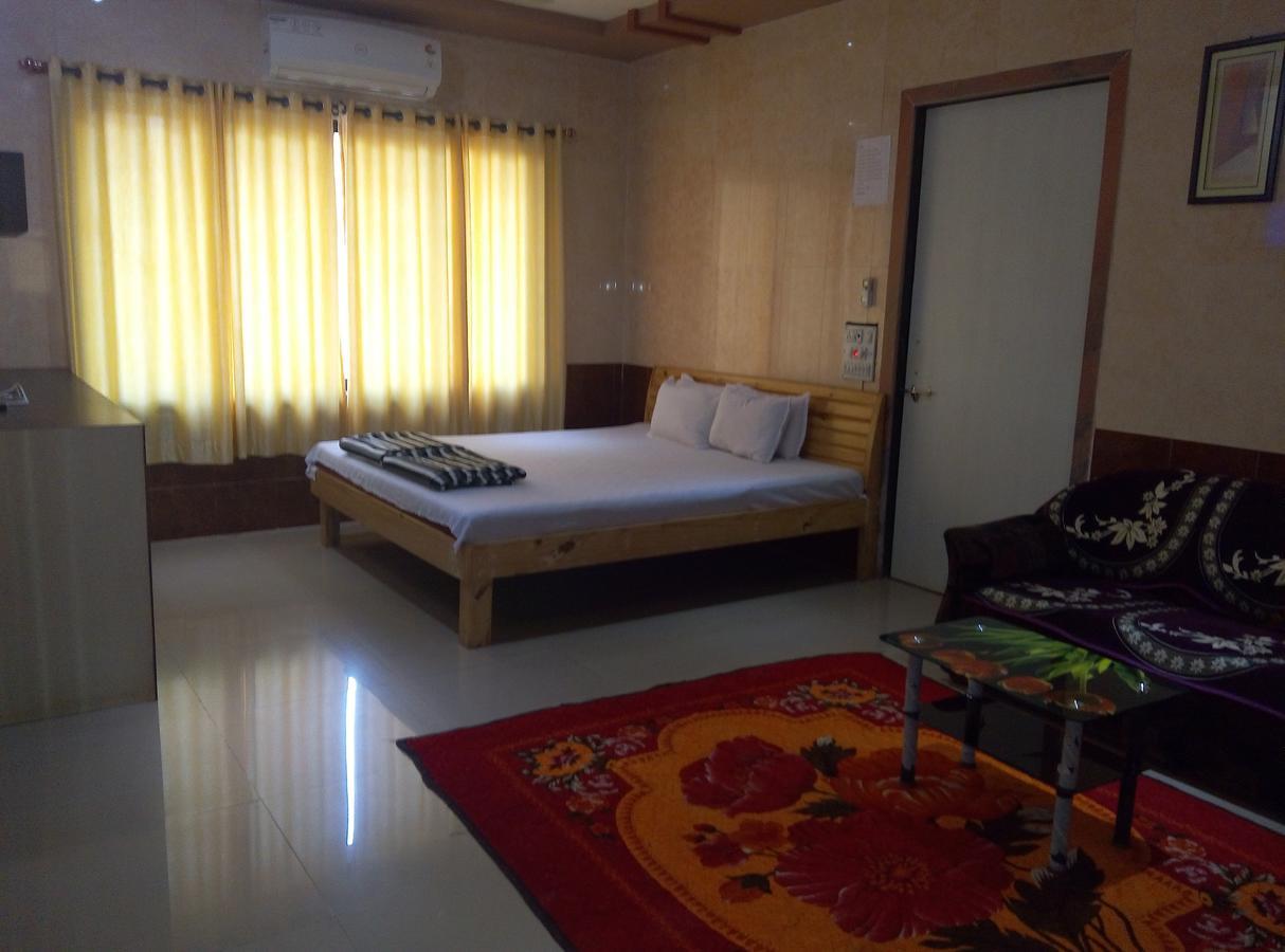 Om Shree Bed And Breakfast Harihareshwar Exterior foto